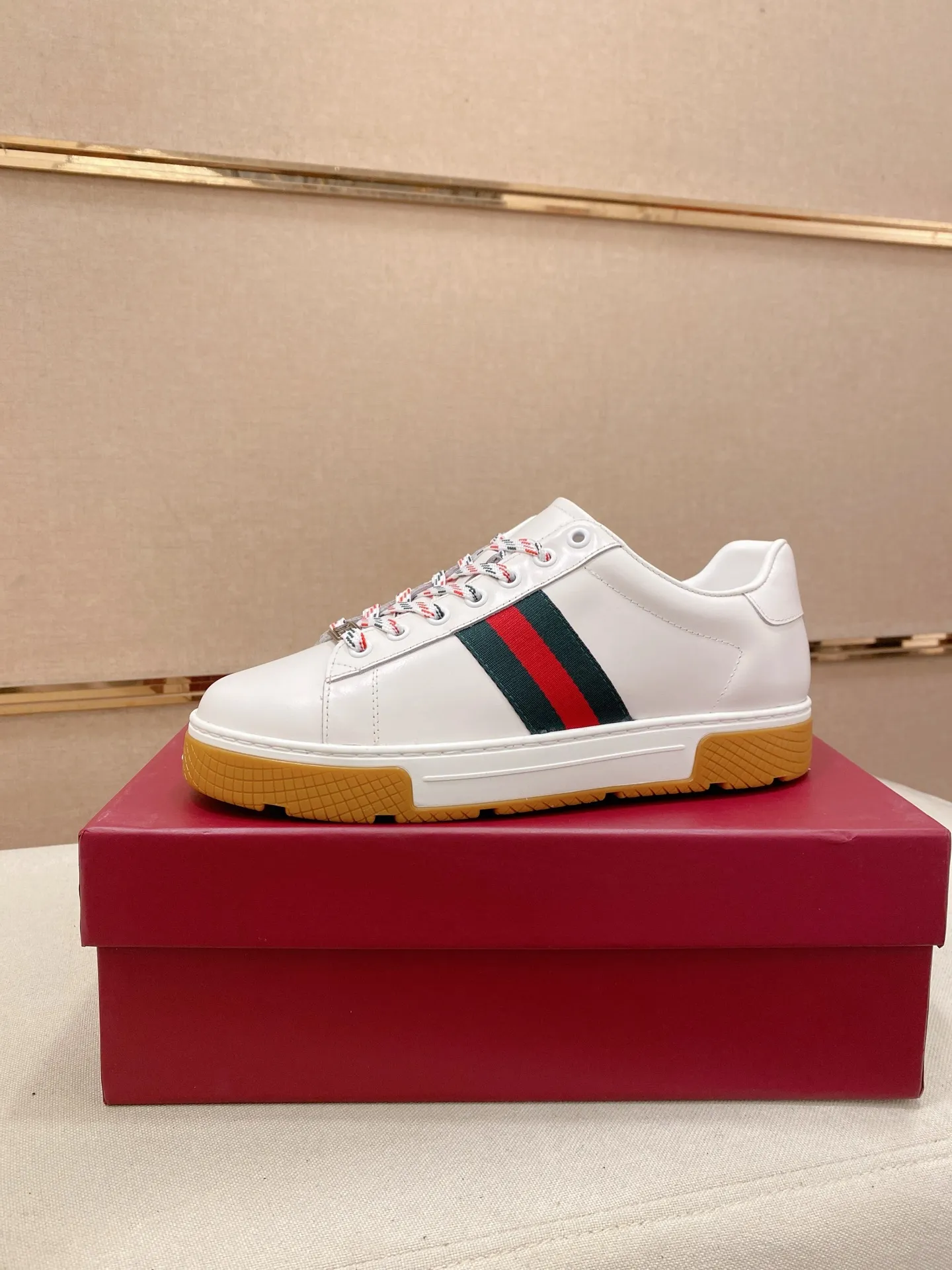 Factory price 442💰New GUCCI (Gucci) counters are available simultaneously, new men's shoes, 😘fabrics are selected imported cowhide, lining: sheepskin lining. 👍🏿 High-end ☄️ air-cushion molded anti-slip rubber outsole, exquisite lines, simple and elegant, comfortable and high-end for leisure travel. Code number: 39 to 44 (45 can be customized and cannot be returned or exchanged)